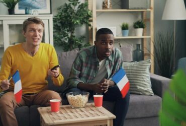 Streaming Global Games