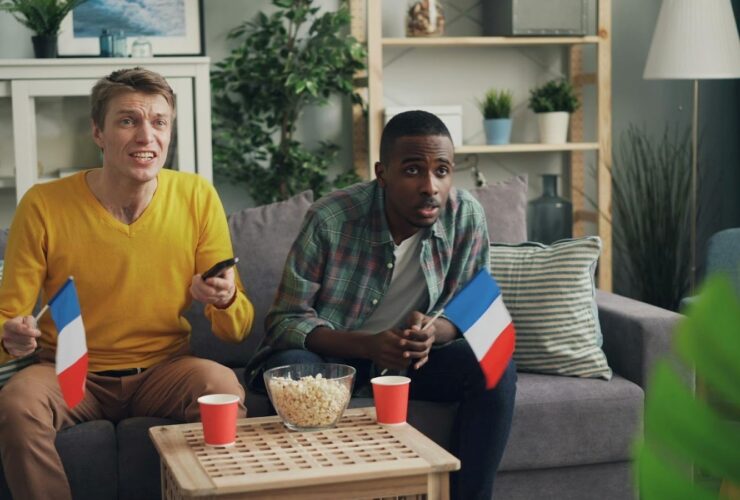 Streaming Global Games